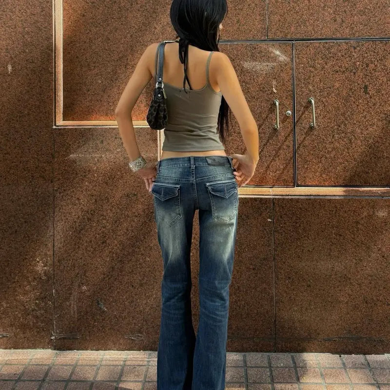 TENDRE低腰彈性牛仔喇叭褲｜刺繡口袋｜顯瘦修身｜復古時尚款