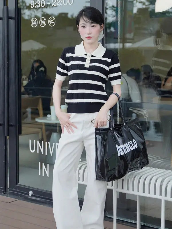 （開版優惠）2026夏季系列針織上衣，雙色設計搭配金色菱形扣，條紋風格，適合上班與日常穿搭M09-TENDRE。